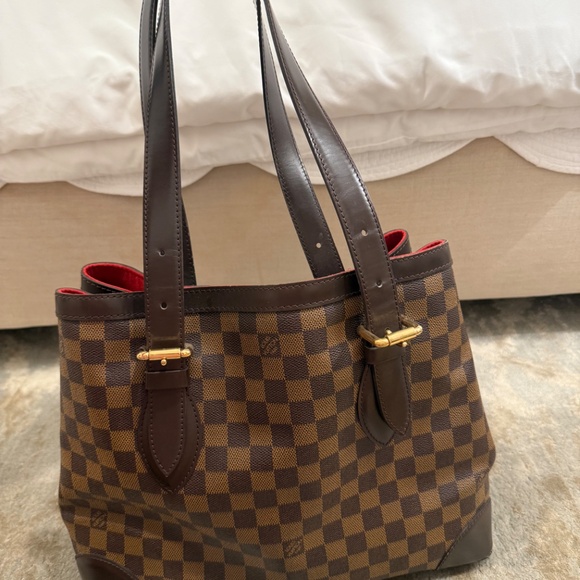 Louis Vuitton - Picture 6 of 8